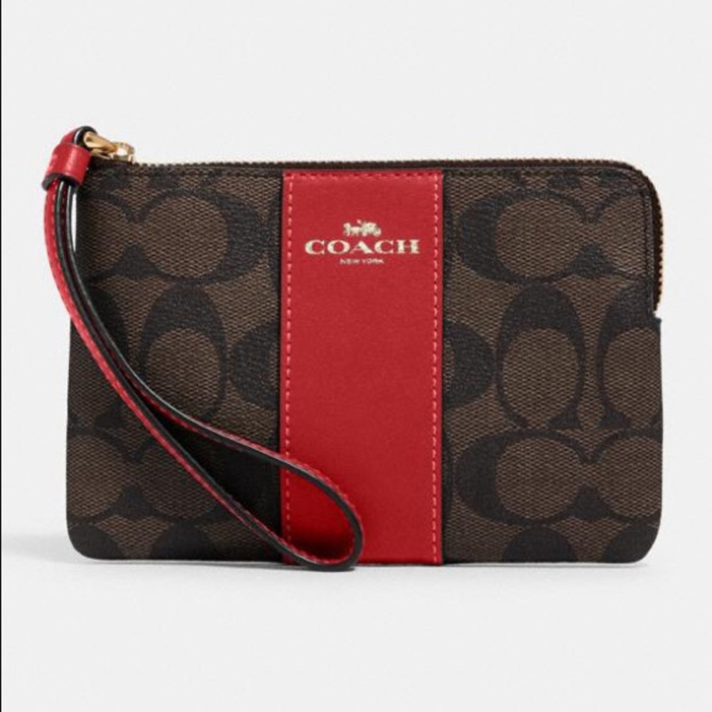 ❌SOLD❌COACH CORNER ZIP WRISTLET IN SIGNATURE
